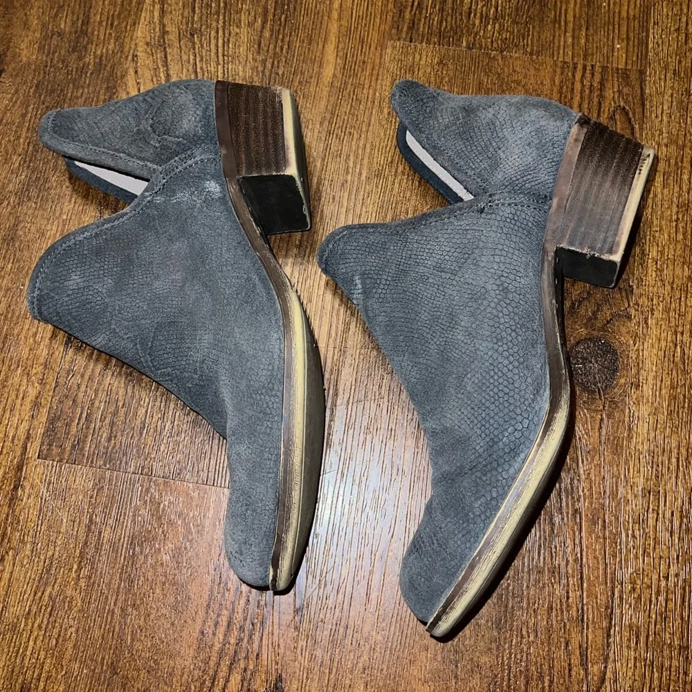 Lucky Brand Gray Snakeskin Leather Low Block Heel Ankle Boots Size 8.5 - Picture 4 of 9